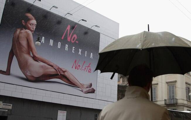 Isabelle Caro posou para a campanha da marca Nolita para chamar atenção para o problema da anorexia