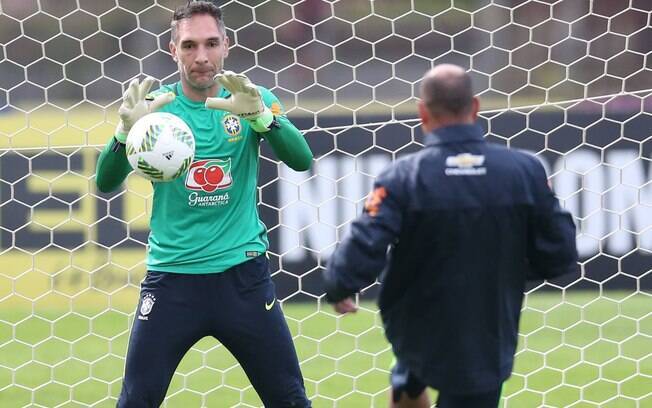 Fernando Prass durante os treinos da seleção olímpica para o Rio 2016