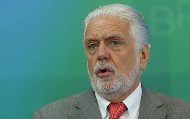 Jaques Wagner era o ministro da Casa Civil e cedeu seu cargo para Lula