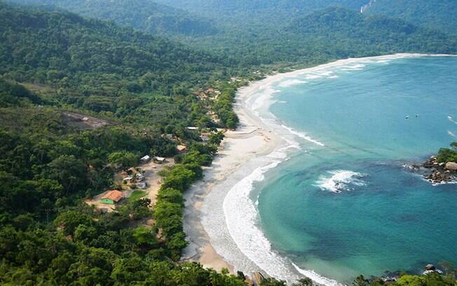 Uma das mais isoladas de Ilhabela, a praia de Castelhanos é a preferida dos surfistas 