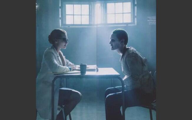 Jared Leto e Margot Robbie em cena de