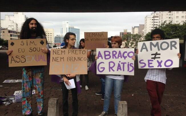 Manifestação reuniu dezenas de pessoas na avenida Paulista. Foto: Alan Victor Souza/IG