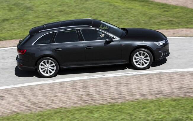 Audi A4 Avant vai bem nas curvas, mas não tem a pegada de um carro realmente esportivo Audi A4 Avant vai bem nas curvas, mas não tem a pegada de um carro realmente esportivo