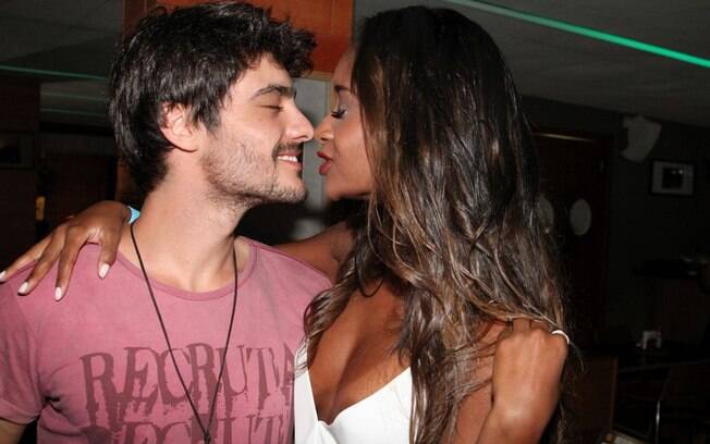 Guilherme Leicam e Aline Prado mostraram intimidade