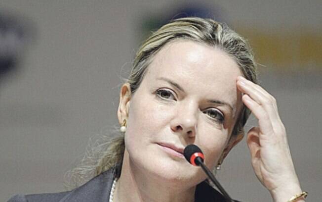 Casada com ex-ministro Paulo Bernardo, senadora Gleisi Hoffman também está na mira da PF