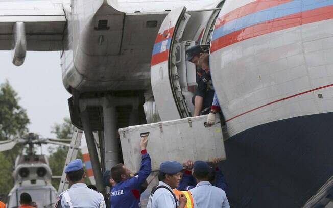 Buscas por corpos e caixa-preta do avião da AirAsia são dificultadas pelo tempo (03/01). Foto: AP