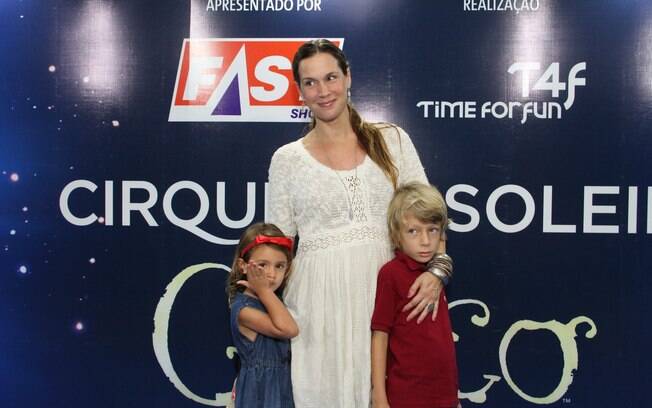 Vanessa Lóes com os filhos Cora e Gael