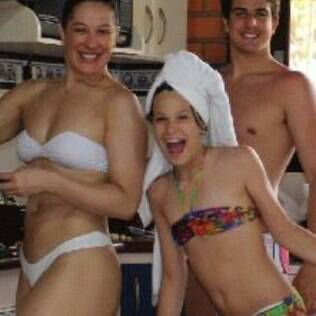 Claudia Raia com os filhos Sofia e Enzo