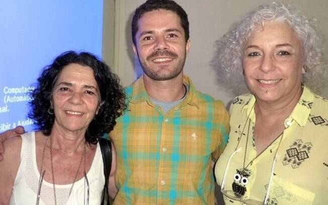 A psicanalista transgênero Letícia Lanz (à dir.), com a mulher, Angela, e um dos três filhos do casal, Samuel
