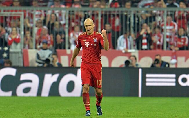 Robben comemora após fazer o terceiro gol do Bayern de Munique sobre o Barcelona
