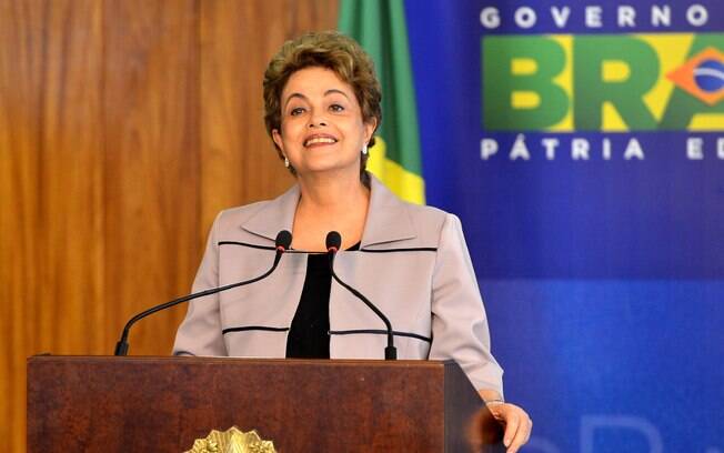 A presidente Dilma Rousseff durante encontro com artistas e intelectuais, na quinta-feira (31)