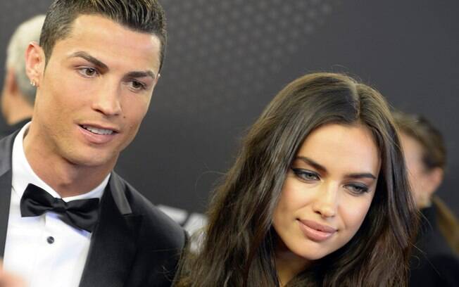 Cristiano Ronaldo e a namorada Irina Shayk antes da cerimônia de entrega da Bola de Ouro. Foto: Walter Bieri/AP
