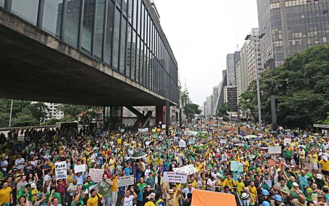 Imagem da Avenida Paulista no maior dos protestos contra Dilma, em 15 de março de 2015