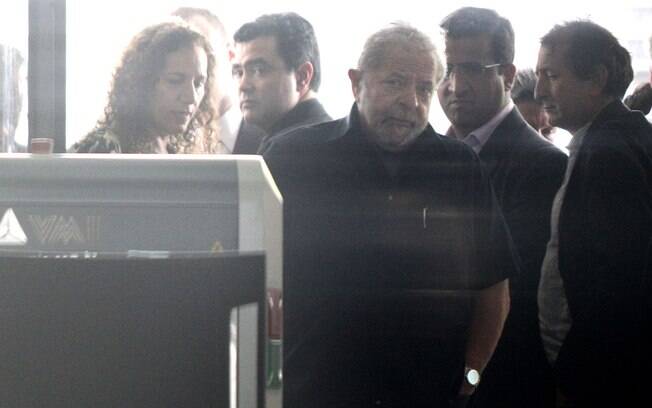 Ex-presidente Luiz Inácio Lula da Silva após prestar depoimento na sede da Polícia Federal, no Aeroporto de Congonhas