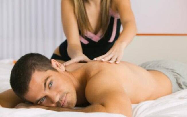 Segundo eles, uma massagem sensual ajuda na hora H
