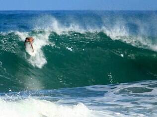 Itacaré também tem boas ondas para quem gosta de surf