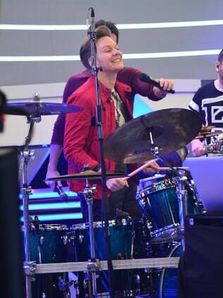 Michel Teló na bateria