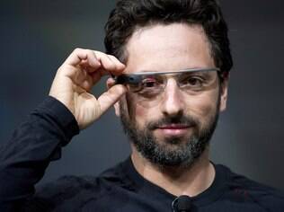 Sergey Brin, cofundador do Google, e o Google Glass: óculos no centro de polêmica