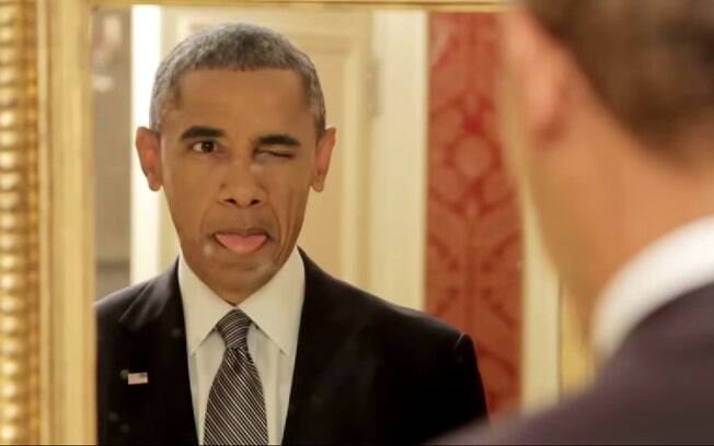 Presidente Barack Obama faz careta na frente do espelho em vídeo do BuzzFeed