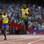Jamaicano Usain Bolt vence com tranquilidade sua série semifinal dos 200 m, que teve brasileiro Aldemir Gomes Jr. (à direita). Foto: Streeter Lecka/Getty Images