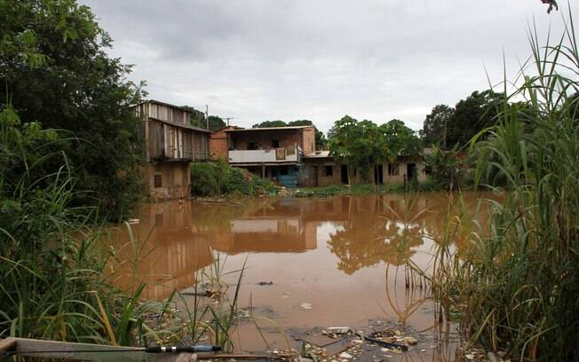 Rio atingiu a marca de 17,81 metros acima do nível normal