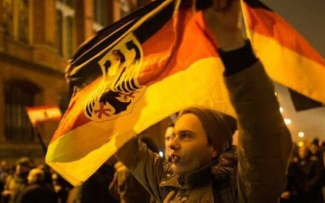 Apoiadores do Pegida protestam contra 'Islamização' da Europa