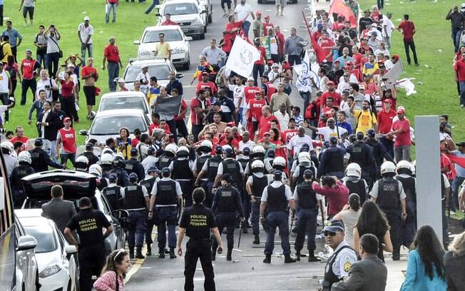  Brasil- CUT e Centrais Sindicais manifestam no gramado do Congresso. Foto: Luis Macedo/ Câmara dos Deputados/Fotos Públicas