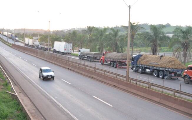 Caminhoneiros mantêm bloqueios de rodovias federais. Foto: Fotos Públicas