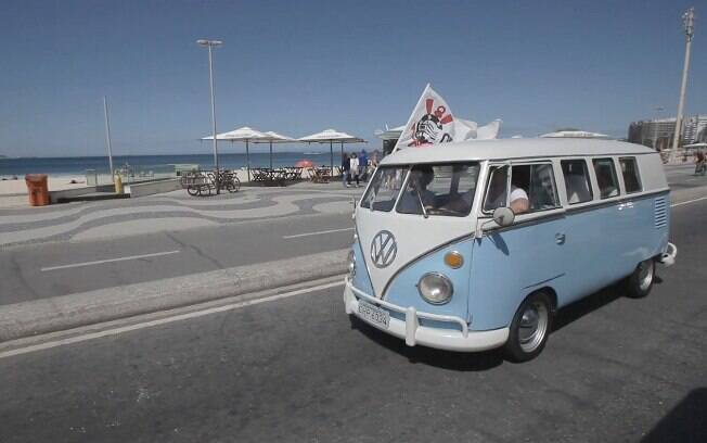 Um grupo de amigos reviveu a emoção de refazer o trajeto Rio/São Paulo, em uma Kombi, junto com o goleiro Tobias em documentário