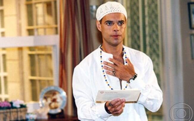 Uálber Cañedo (Diogo Vilela) vivia um guru que atuava como consultor espiritual de vários personagens de 'Suave Veneno' (1999)