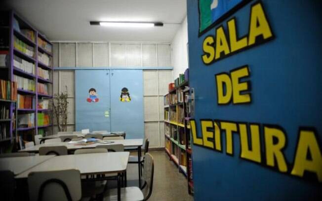 Escolas públicas precisam construir mais de 64,3 mil bibliotecas até 2020 para cumprir meta prevista em lei