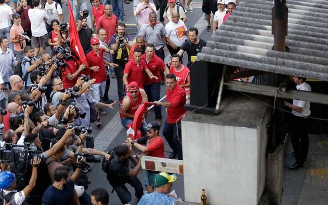 Confusão em protesto pró-governo. Foto: Newton Menezes/Futura Press - 18.03.16