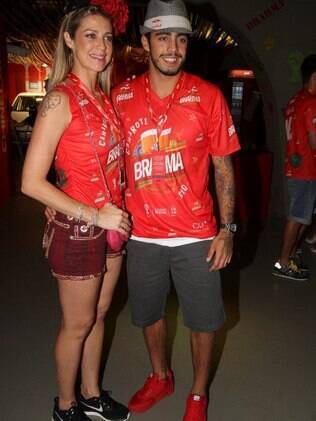 Luana Piovani curte carnaval com o marido, Pedro Scooby