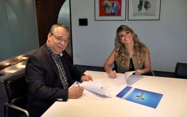 Fani Pacheco assina contrato com a Rede TV!