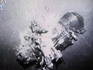 Parte dos destroços do avião da Air France encontrados pelo governo francês