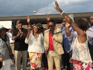 Manifestantes protestaram contra a inauguração da estátua