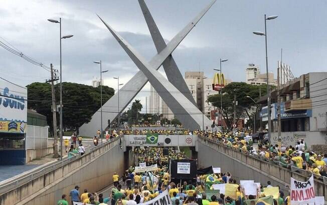 Manifestações contra Dilma Rousseff aconteceram em diversos Estados, como SP, RJ, MG, GO, PA, PB, RS e PR (12/04/2015). Foto: Reprodução/Facebook