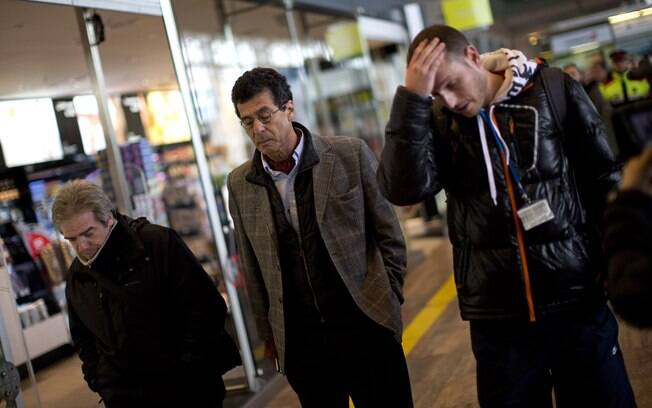 Familiares devítimas do voo 4U9525 chegam ao aeroporto de Barcelona (24.03.15) . Foto: AP