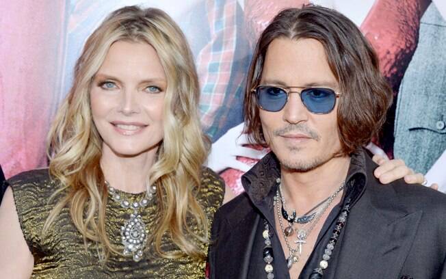 Michelle Pfeiffer com o ator Johnny Depp