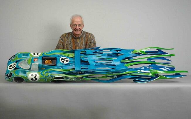Dennis Hoyt e a escultura do Porsche 917L. Tempo necessário para construção foi de oito meses