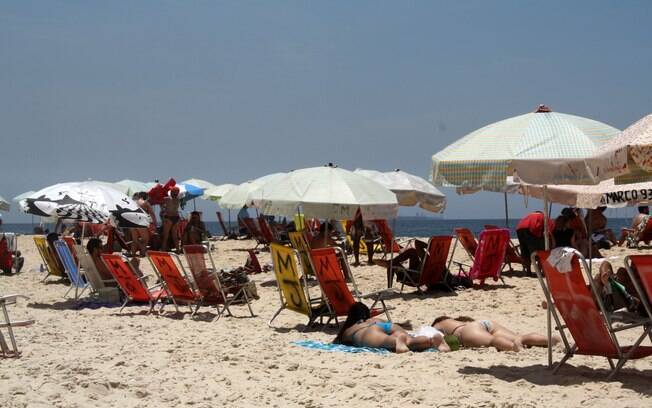 "Carioca que é carioca tem é que agradecer o calor", diz o professor Jorge Luiz Fernandes (03/03/2013)
