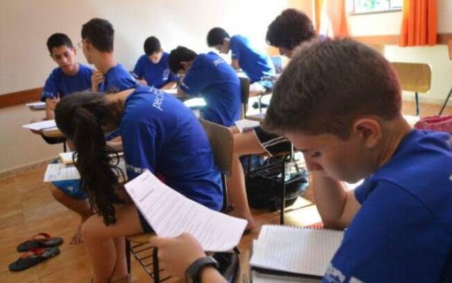 Estudantes treinam para Olimpíada de Matemática, disciplina em que Brasil segue abaixo da média