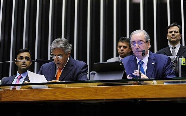 1º secretário da Mesa Diretora, deputado Beto Mansur (PRB-SP) lê o pedido de impeachment protocolado na Casa contra a presidente Dilma Rousseff