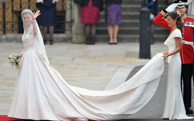 As irmãs Kate e Pippa usam branco no casamento real