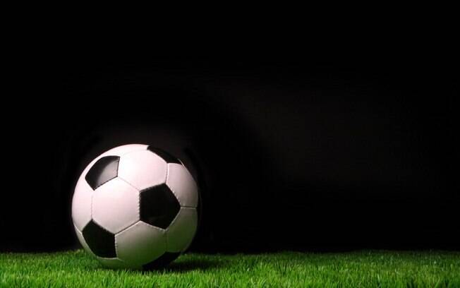 Bola em campo: você não precisa saber tudo de futebol, mas é importante entender o básico