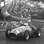 Carros do começo da F1 não tinham cinto de segurança e piloto ficava com parte do corpo para fora do cockpit. Na foto,Alberto Ascari, na Eau Rouge, Bélgica.. Foto: Getty Images
