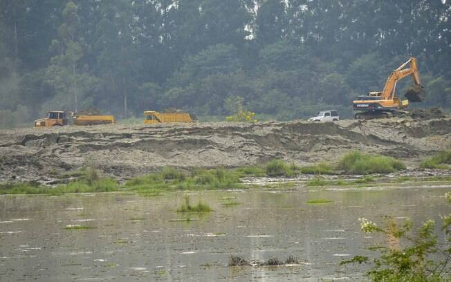 Rompimento causou a invasão de rejeitos no rio Paraíba do Sul, que fornece água para SP, MG e RJ