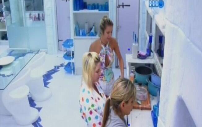Tatiele critica Aline