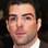 O que é isso no rosto de Zachary Quinto, de "Heroes"? É corretivo? Pomada? Talco?. Foto: Getty Images