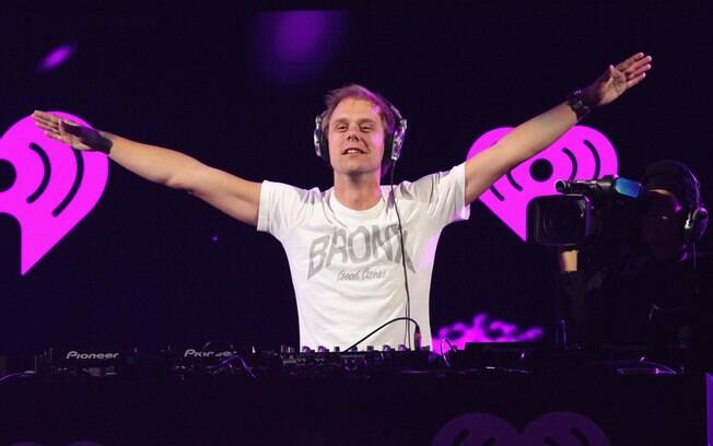 O DJ holandês Armin Van Buuren faz show no Anhembi, em São Paulo, nesta sexta-feira (9)
